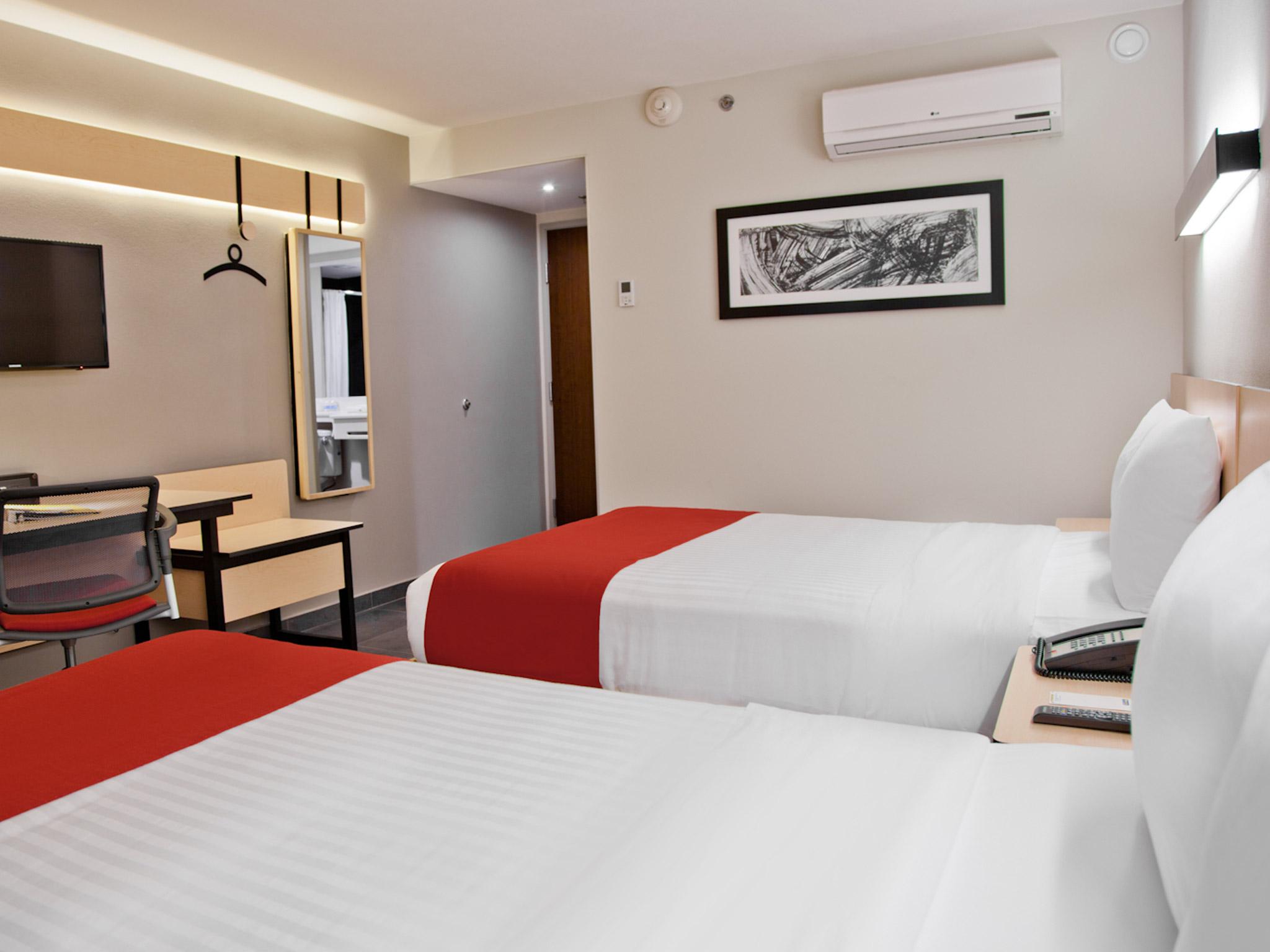 Express By Marriott La Raza Hotel 4*