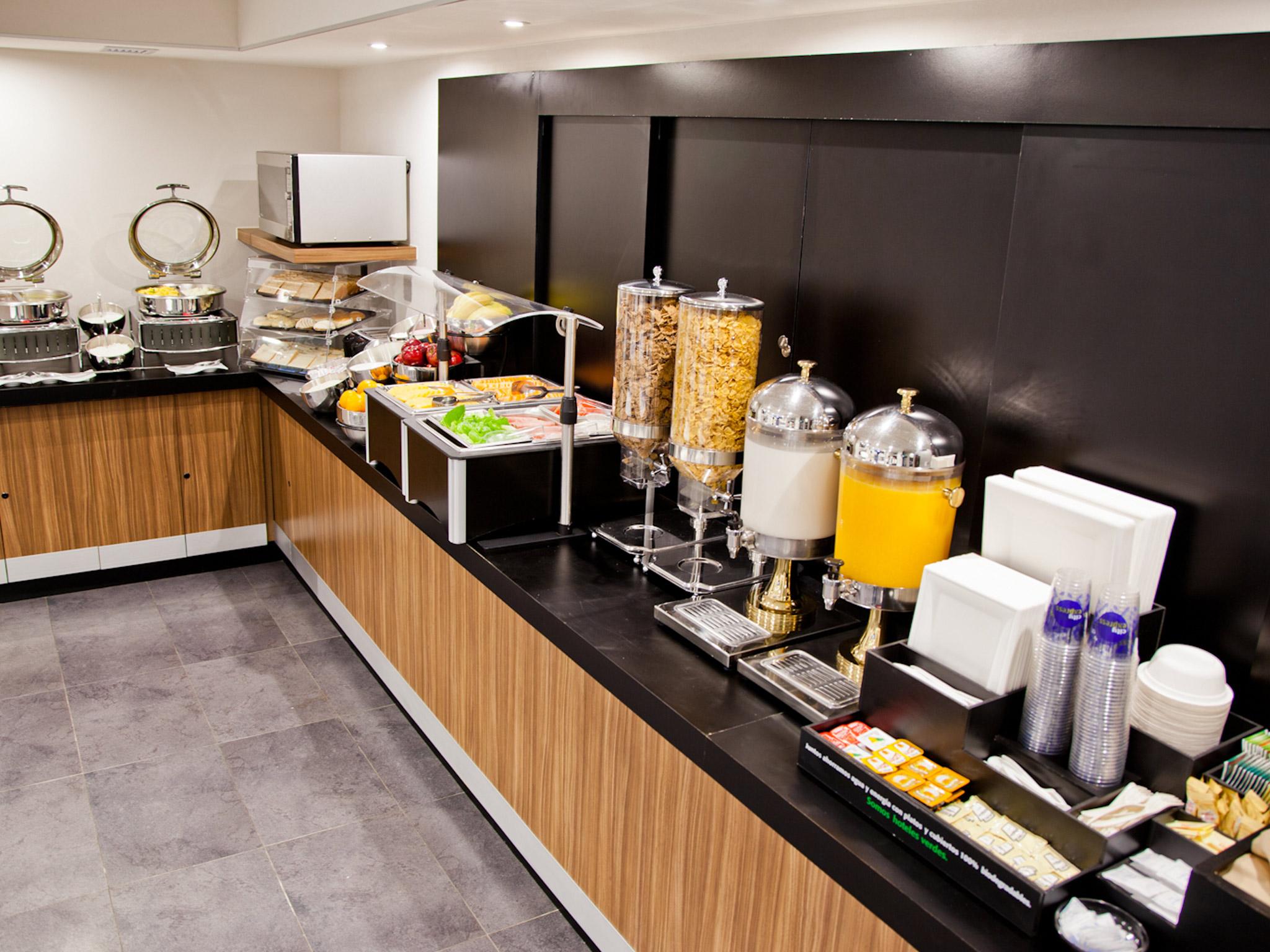 Express By Marriott La Raza Hotel 4*