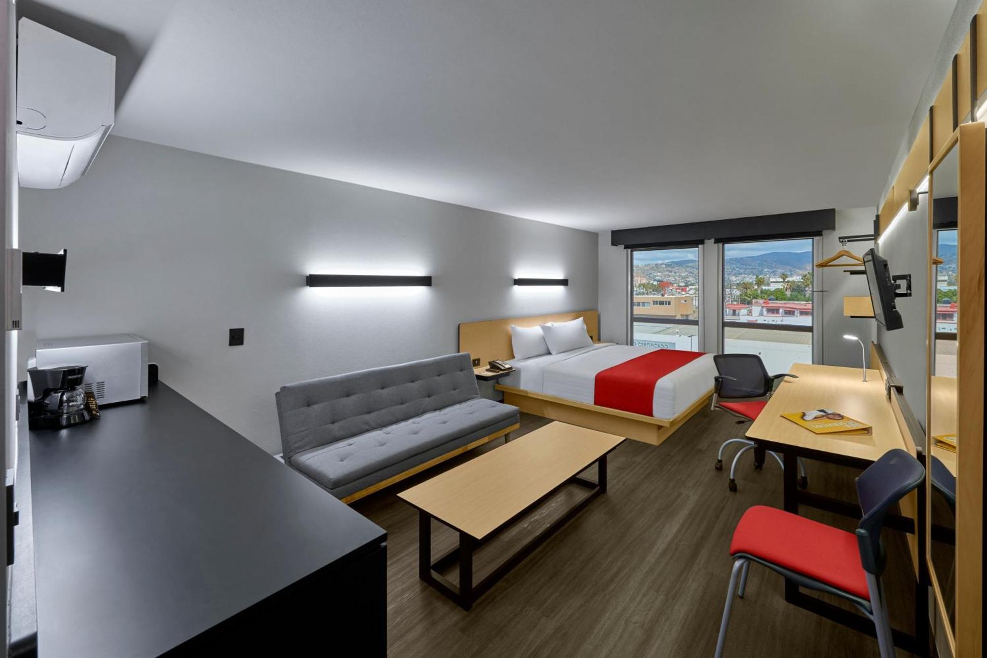 City Express By Marriott La Raza Hotel