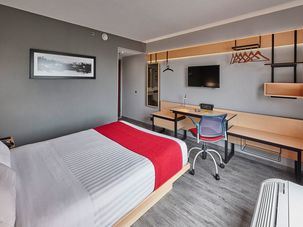 City Express By Marriott La Raza Hotel